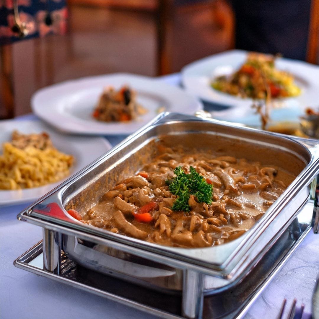 Estrogonofe de Carne, Frango e Legumes